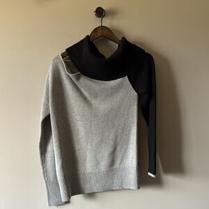 GUC VENUS GRAY & BLACK COLD SHOULDER CHUNKY KNIT LONG SLEEVE SWEATER SIZE XS
